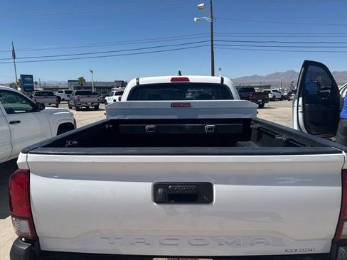 Used 2022 Toyota Tacoma SR image 12