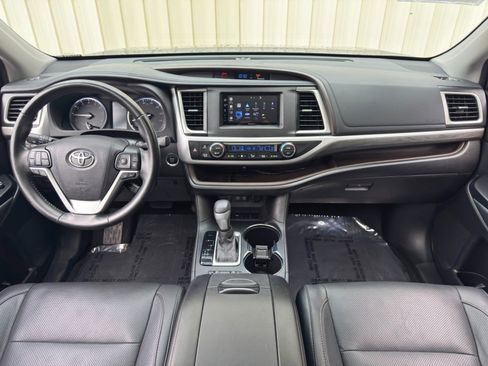 Used 2017 Toyota Highlander Limited FWD image 12