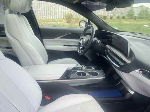 Used 2024 Cadillac Lyriq Luxury AWD/4WD image 31