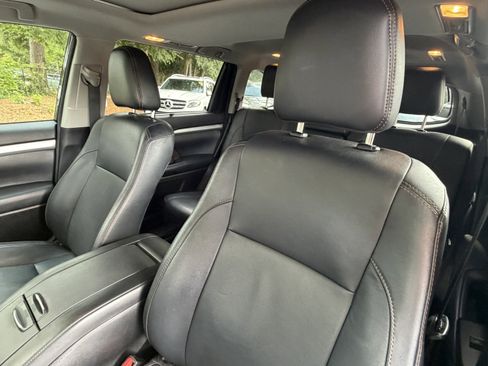 Used 2018 Toyota Highlander XLE FWD image 18