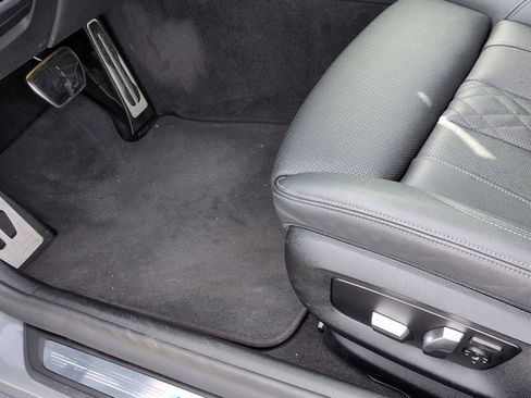 Used 2021 BMW 540i xDrive w/ M Sport Package image 17