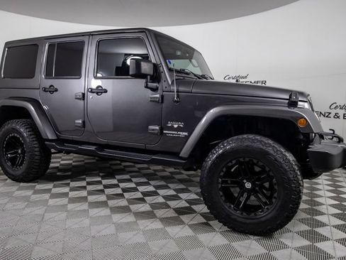 Used 2018 Jeep Wrangler Unlimited Sahara w/ Max Tow Package AWD/4WD image 2