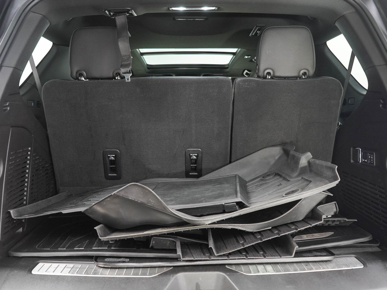 Used 2025 GMC Yukon Denali w/ Sun & Power Step Package AWD/4WD image 9