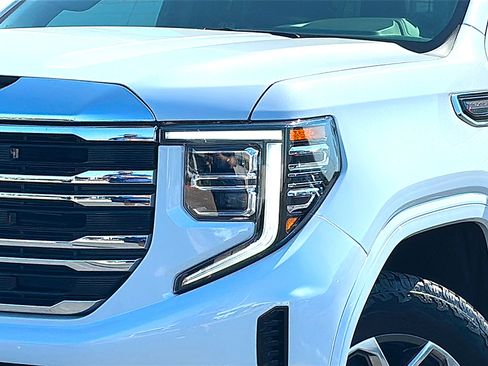 Used 2026 GMC Sierra 1500 SLT AWD/4WD image 4