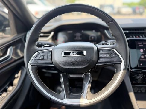 Used 2023 Jeep Grand Cherokee Altitude AWD/4WD image 12