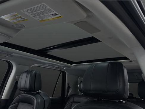 Used 2025 Lincoln Navigator Reserve AWD/4WD image 11