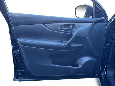 Used 2018 Nissan Rogue Sport S w/ S Appearance Package image 17