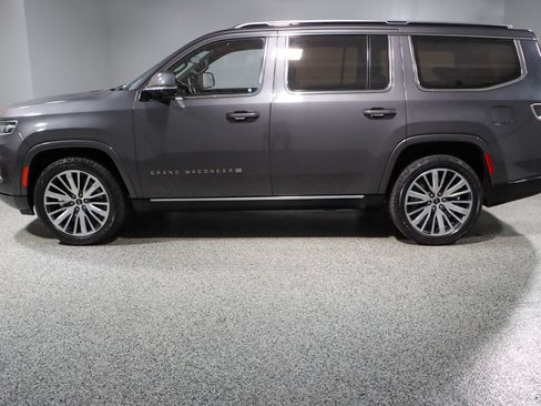 Used 2022 Jeep Grand Wagoneer Series III AWD/4WD image 10