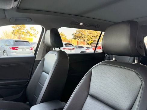 Used 2019 Volkswagen Tiguan SE w/ Panoramic Sunroof Package AWD/4WD image 12