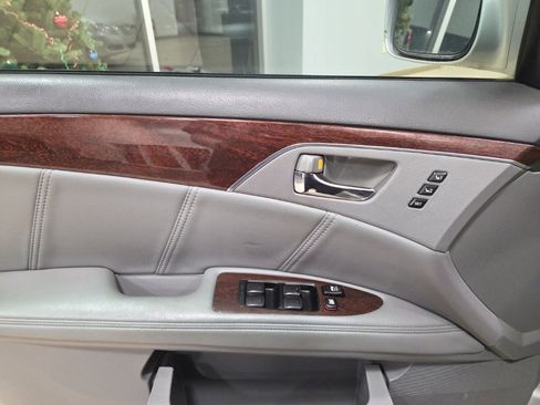 Used 2010 Toyota Avalon Limited image 11