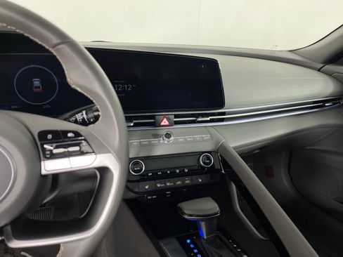 Used 2025 Hyundai Elantra SEL image 24