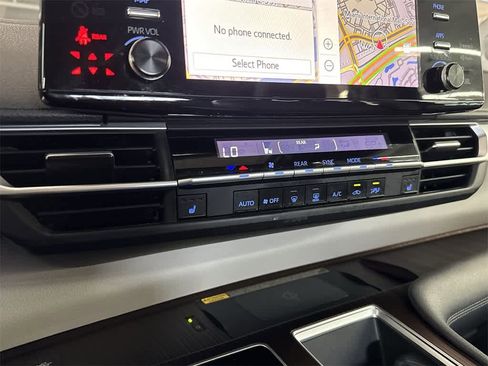 Used 2022 Toyota Sienna XLE w/ XLE Plus Package image 20