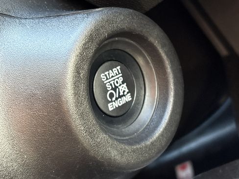 Used 2024 RAM ProMaster 2500 w/ Premium Convenience Group image 30