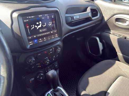 Used 2021 Jeep Renegade Latitude AWD/4WD image 21