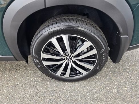 New 2025 Nissan Pathfinder Platinum image 11