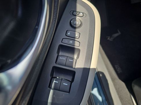 Certified 2025 Honda HR-V LX image 14