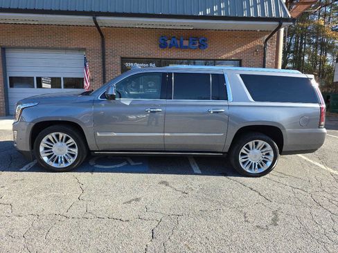 Used 2019 Cadillac Escalade ESV Platinum image 2