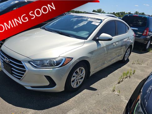 Used 2018 Hyundai Elantra SE FWD image 1