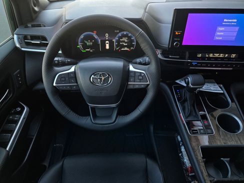 Certified 2026 Toyota Sienna Platinum image 15