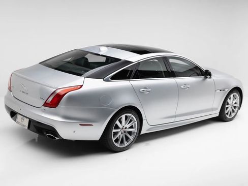 Used 2016 Jaguar XJ R-Sport RWD image 3