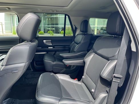 Certified 2025 Ford Expedition Platinum AWD/4WD image 13