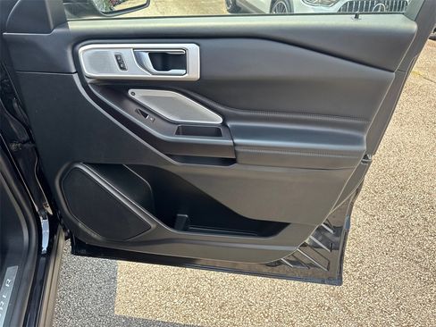 Used 2020 Ford Explorer Platinum w/ Premium Technology Package image 14