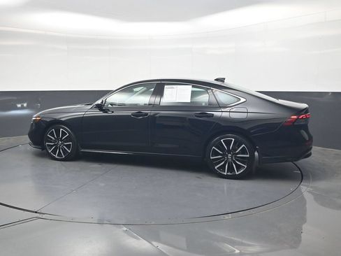 Used 2025 Honda Accord Touring image 11