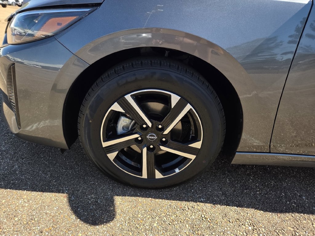Used 2025 Nissan Sentra SV FWD image 31