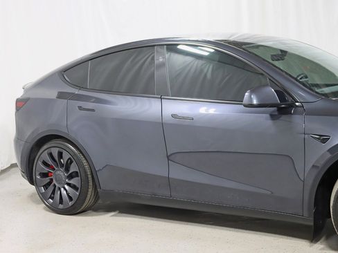 Used 2025 Tesla Model Y Performance image 3