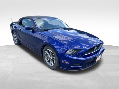 Used 2014 Ford Mustang Premium RWD image 3