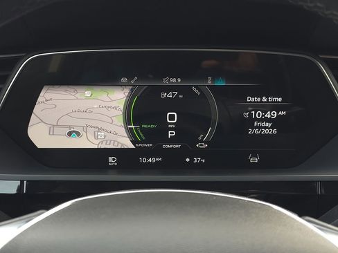 Used 2024 Audi Q8 e-tron Premium Plus image 32