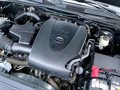 Used 2016 Toyota Tacoma SR5 w/ SR5 Appearance Package (SN) image 31