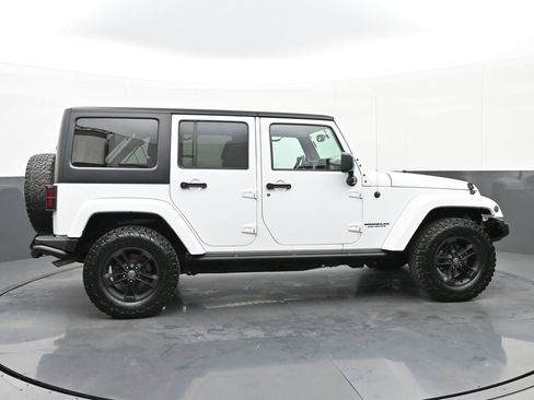 Used 2017 Jeep Wrangler Unlimited Sahara image 2