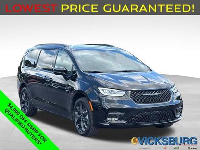 New 2026 Chrysler Pacifica Limited w/ S Appearance Package