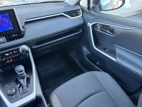 Used 2025 Toyota RAV4 LE image 31