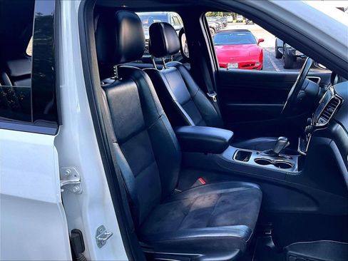 Used 2020 Jeep Grand Cherokee Altitude AWD/4WD image 11