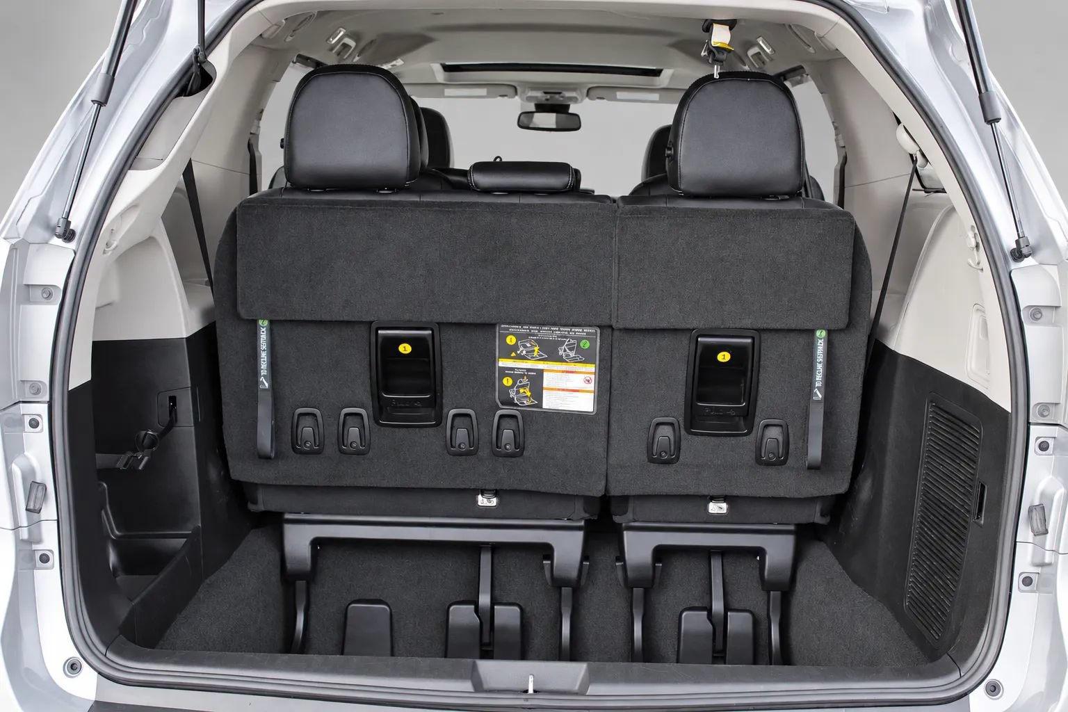 Used 2018 Toyota Sienna SE w/ SE Preferred Package FWD image 30