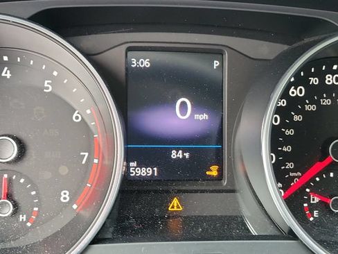 Used 2019 Volkswagen Tiguan SE w/ Panoramic Sunroof Package AWD/4WD image 28