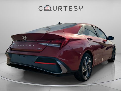 Certified 2024 Hyundai Elantra Limited image 3