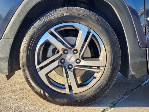 Used 2018 GMC Terrain SLT w/ Preferred Package image 11