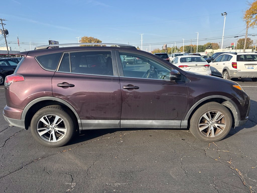 Used 2017 Toyota RAV4 XLE AWD/4WD image 4