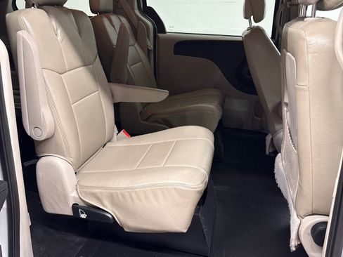 Used 2016 Dodge Grand Caravan SXT FWD image 30