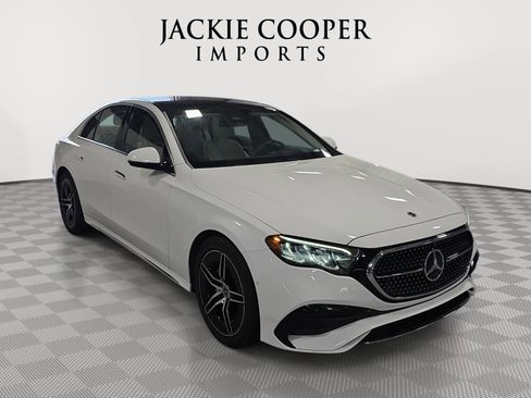 Used 2025 Mercedes-Benz E 350 4MATIC Sedan image 3