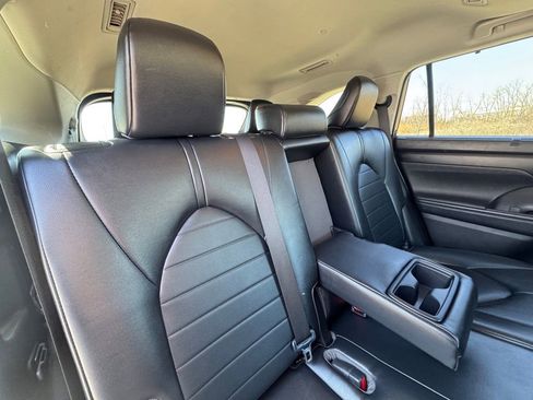 Used 2023 Toyota Highlander XLE image 27