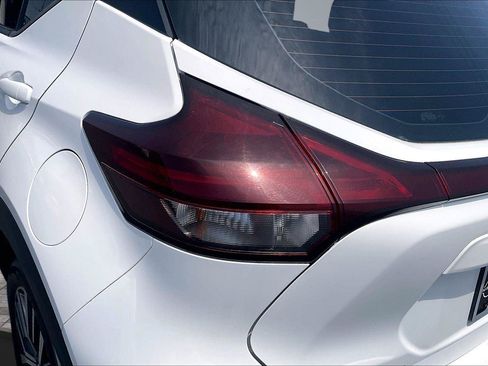 Used 2023 Nissan Kicks SV FWD image 31