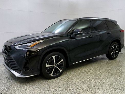 Used 2021 Toyota Highlander XSE AWD/4WD image 3