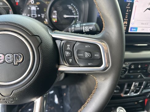 Used 2024 Jeep Wrangler Unlimited Sahara w/ Technology Group AWD/4WD image 20
