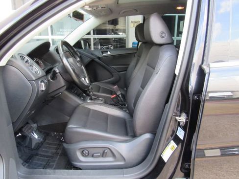 Used 2017 Volkswagen Tiguan Wolfsburg Edition image 12