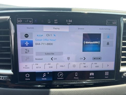 Used 2023 Chrysler Pacifica Touring-L FWD image 15