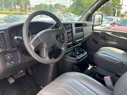 Used 2004 Chevrolet Express 1500 RWD image 8